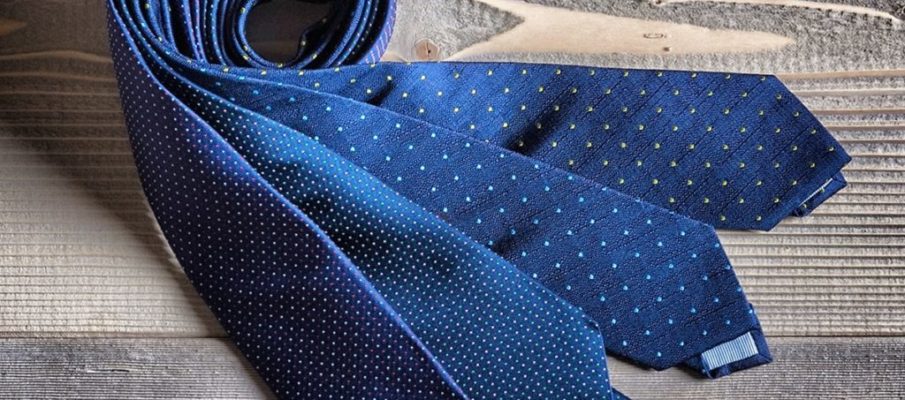 quattro cravatte blu